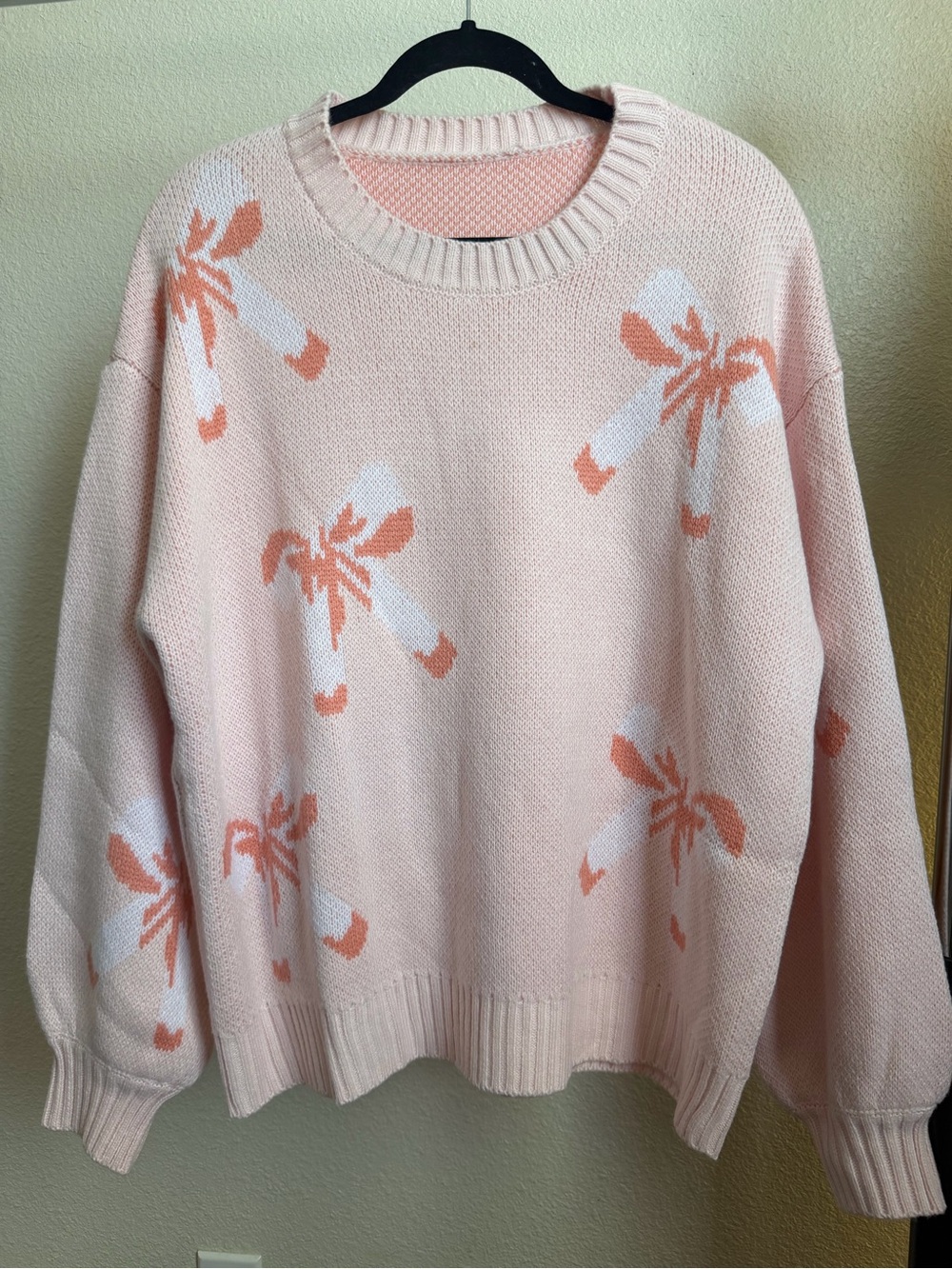 Women’s Crewneck Bow Intarsia Sweater - Light Pink